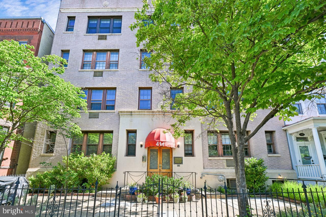 414 Seward Square SE #104 photo 23