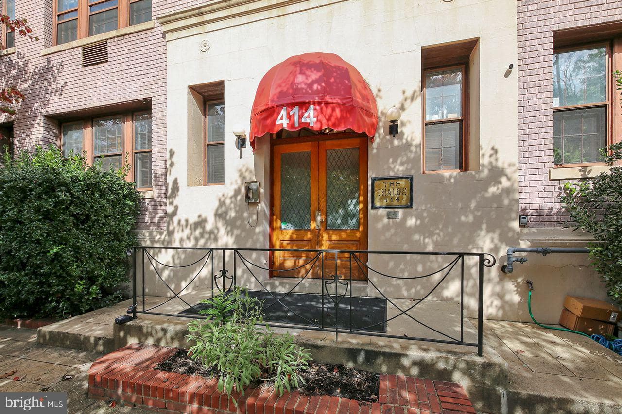 414 Seward Square SE #104 photo 24