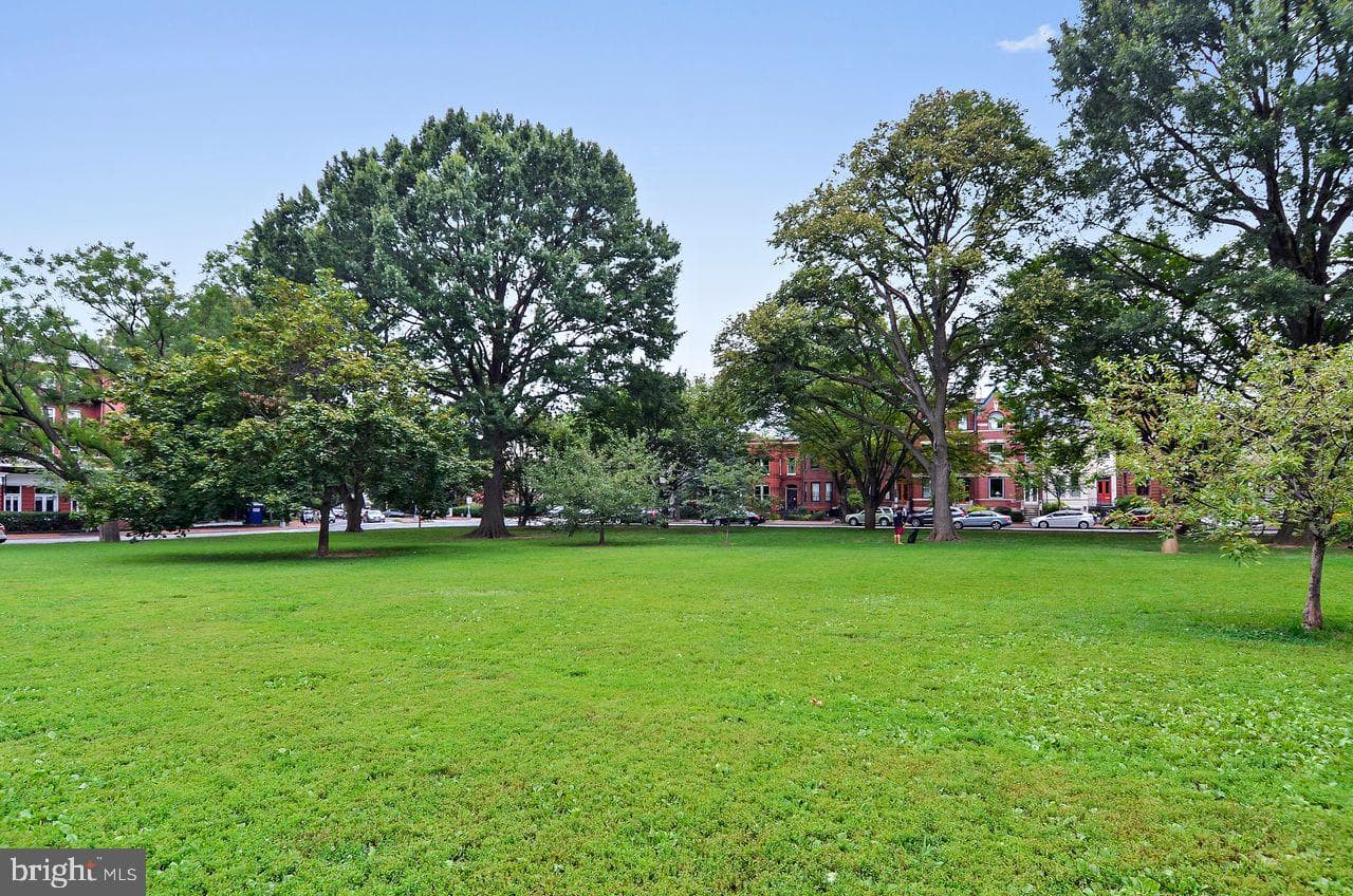 414 Seward Square SE #104 photo 29