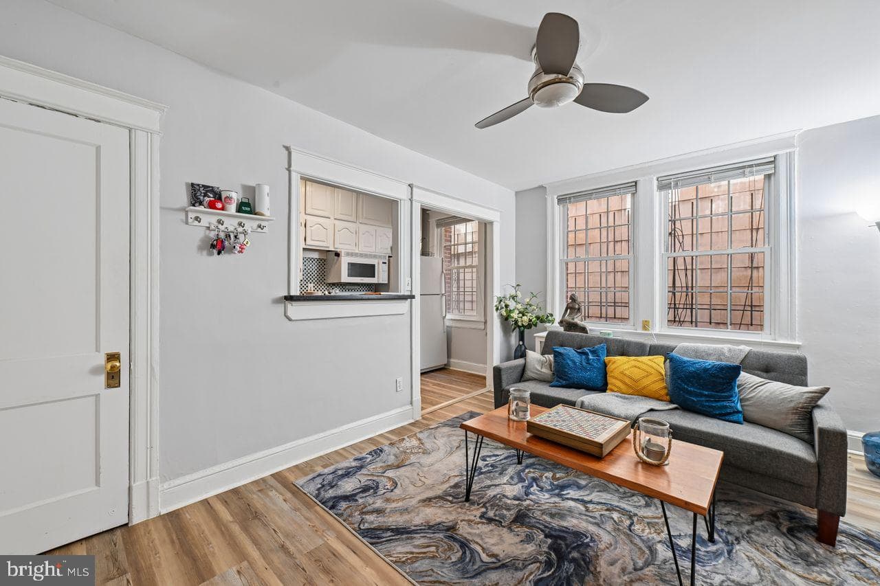 414 Seward Square SE #104 photo 3