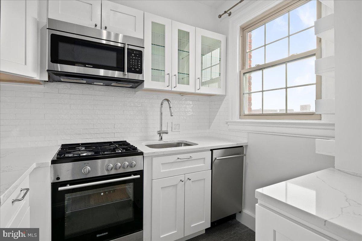 3100 Wisconsin Avenue NW #406 photo 4