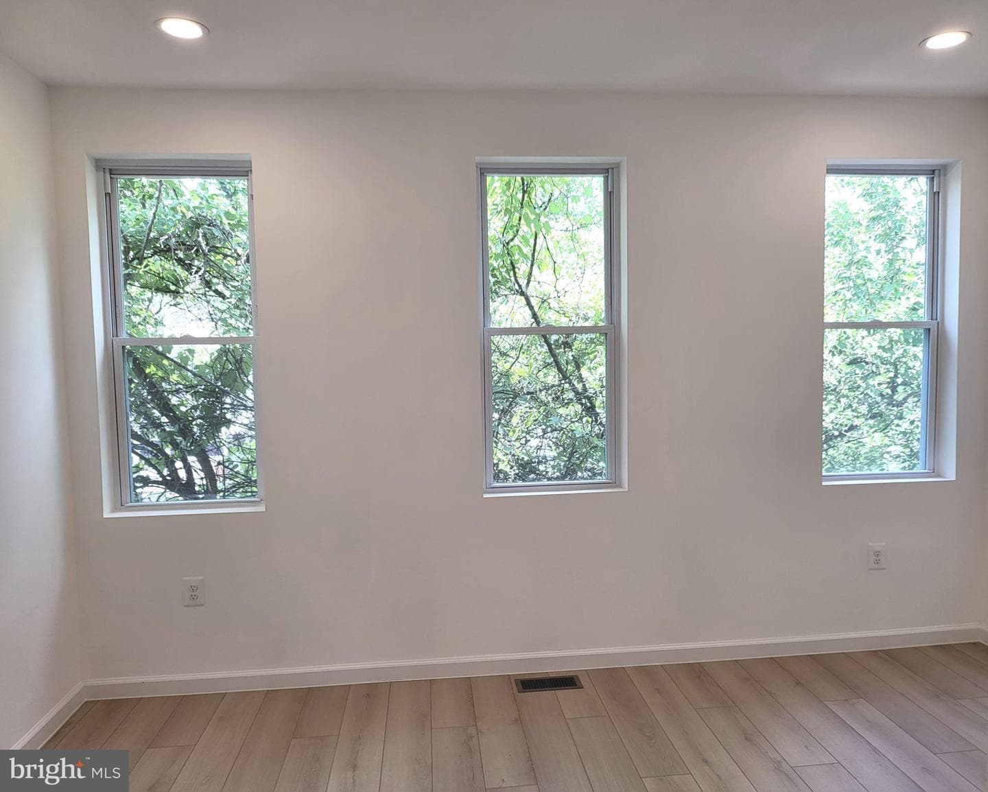 562 24th Street NE photo 20