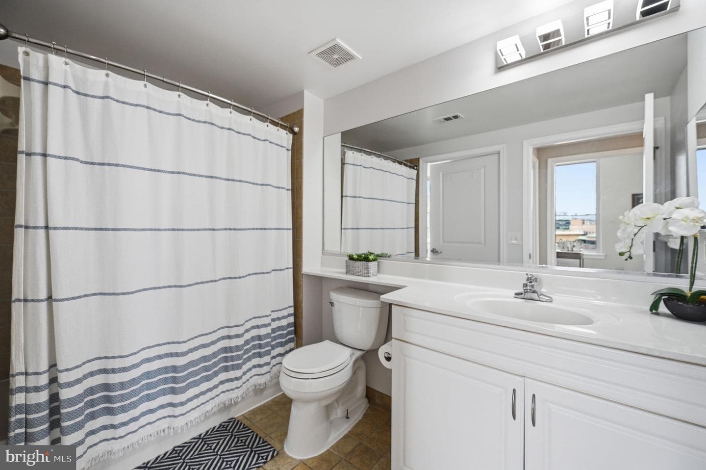 555 Massachusetts Avenue NW #1302 photo 10