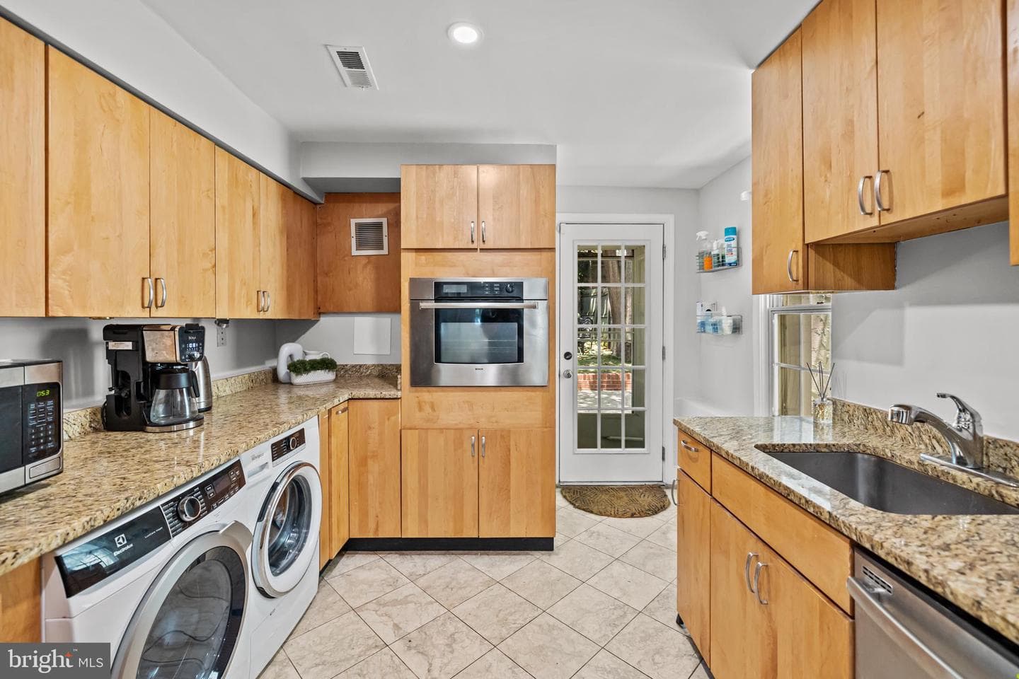 644 E Street SE photo 12