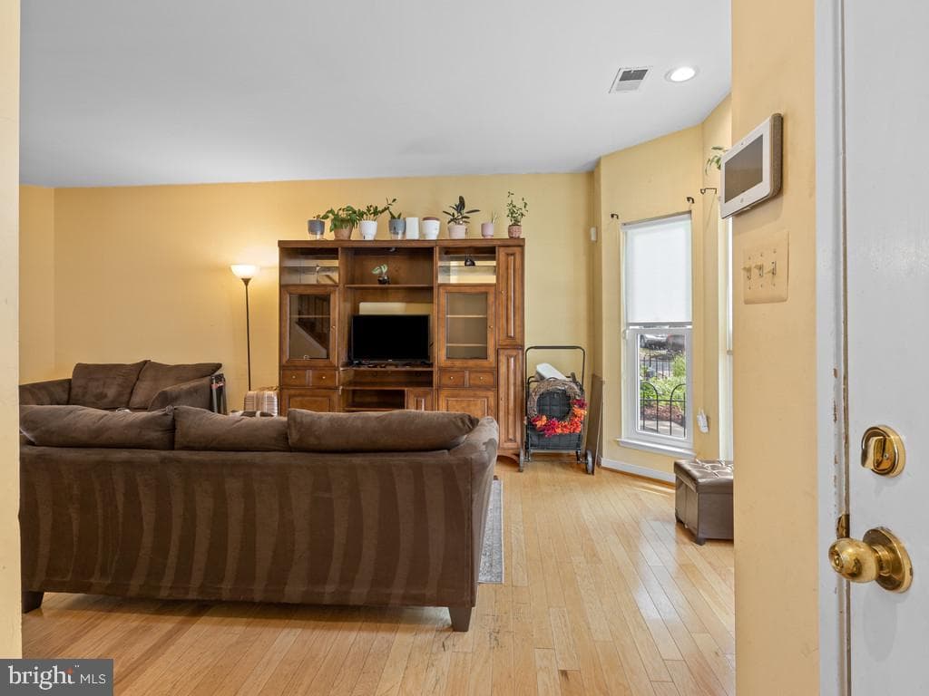 3714 Roosevelt Place NE photo 3