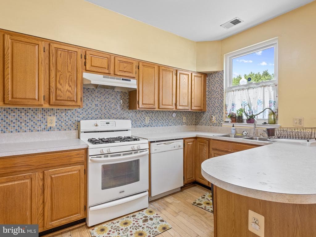 3714 Roosevelt Place NE photo 9