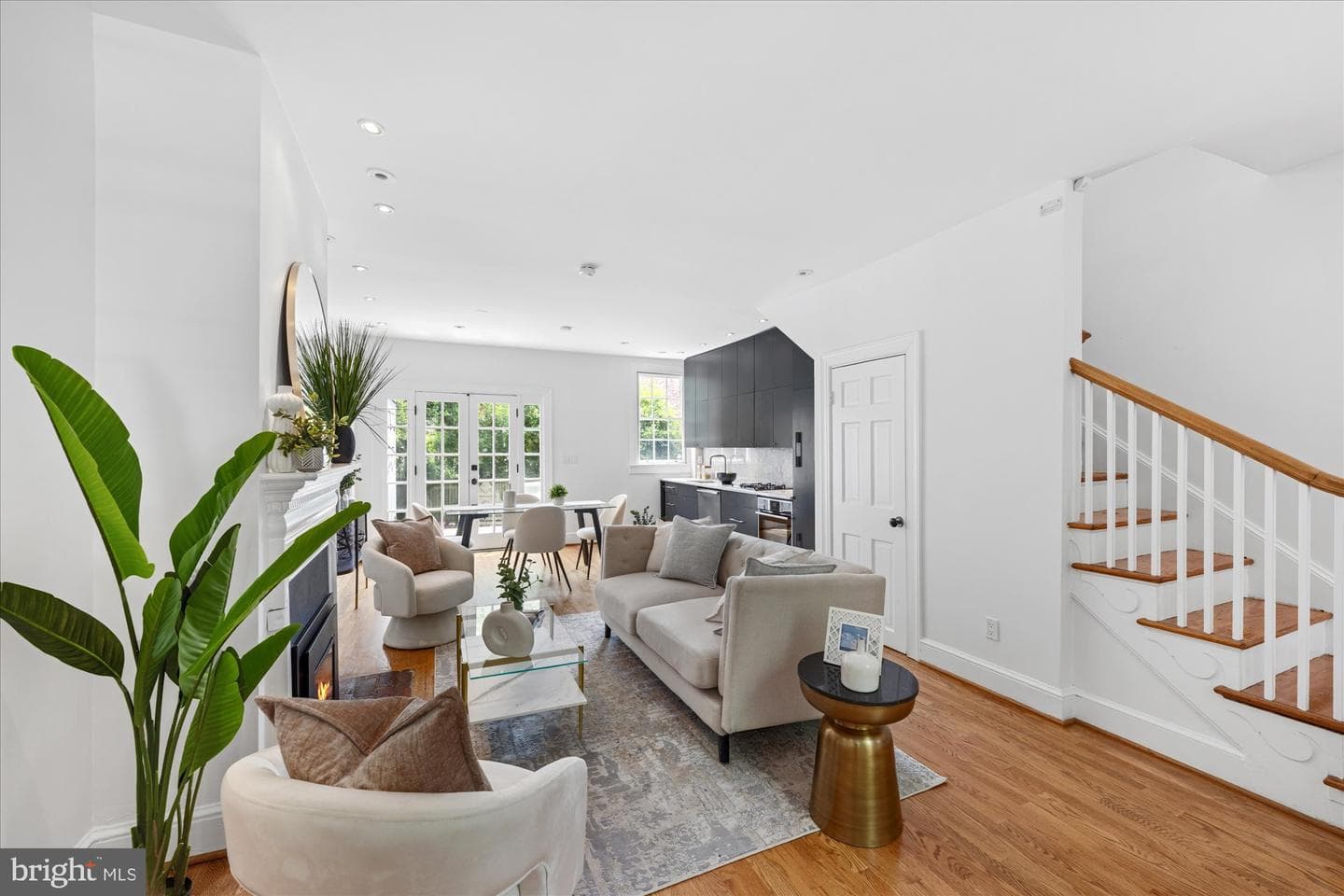 2516 East Place NW photo 5