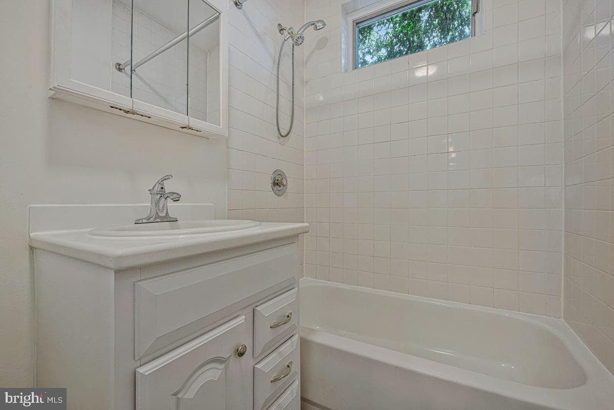 1233 4th Street NW photo 25