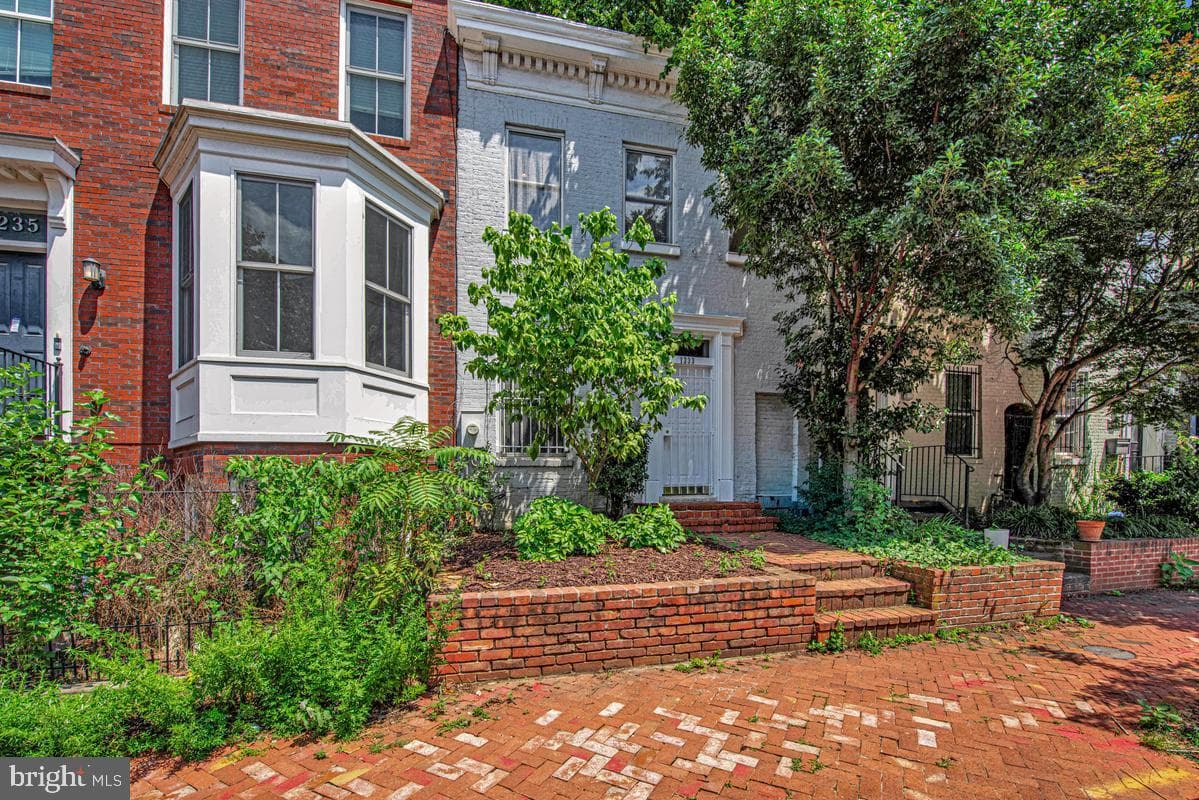 1233 4th Street NW photo 3