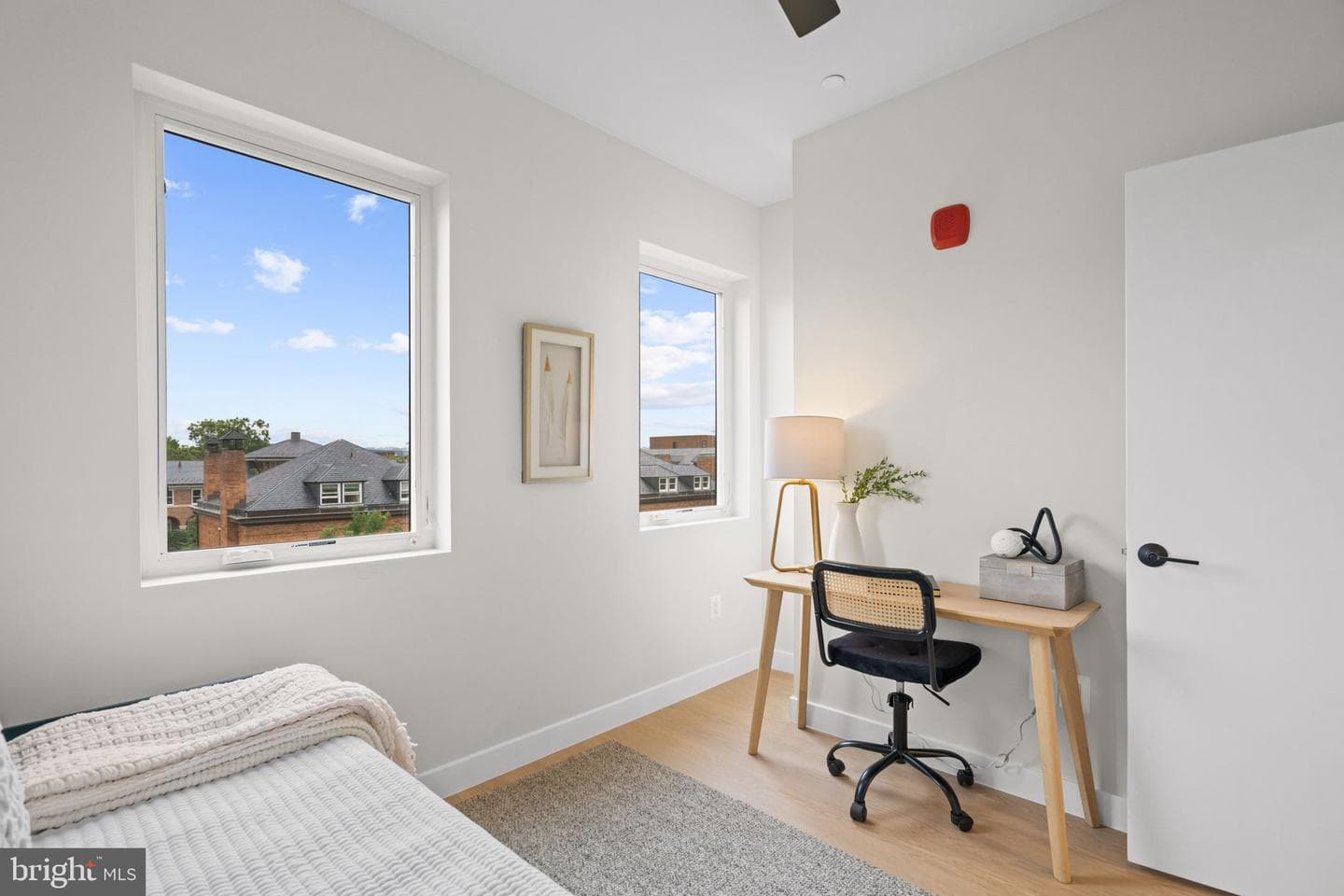 733 8th Street SE #304 photo 13