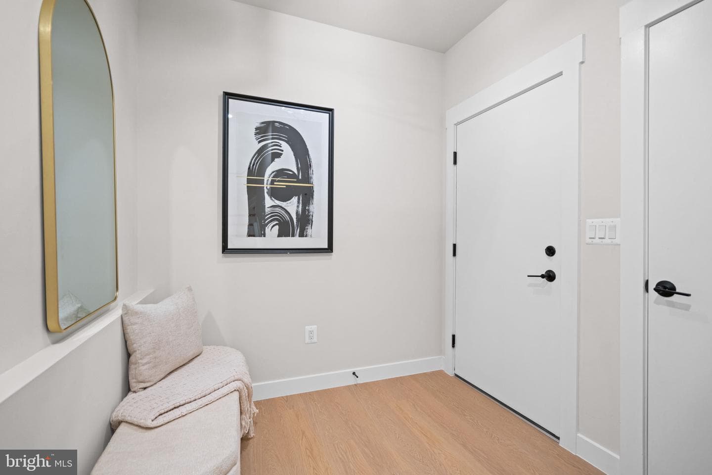 733 8th Street SE #304 photo 3