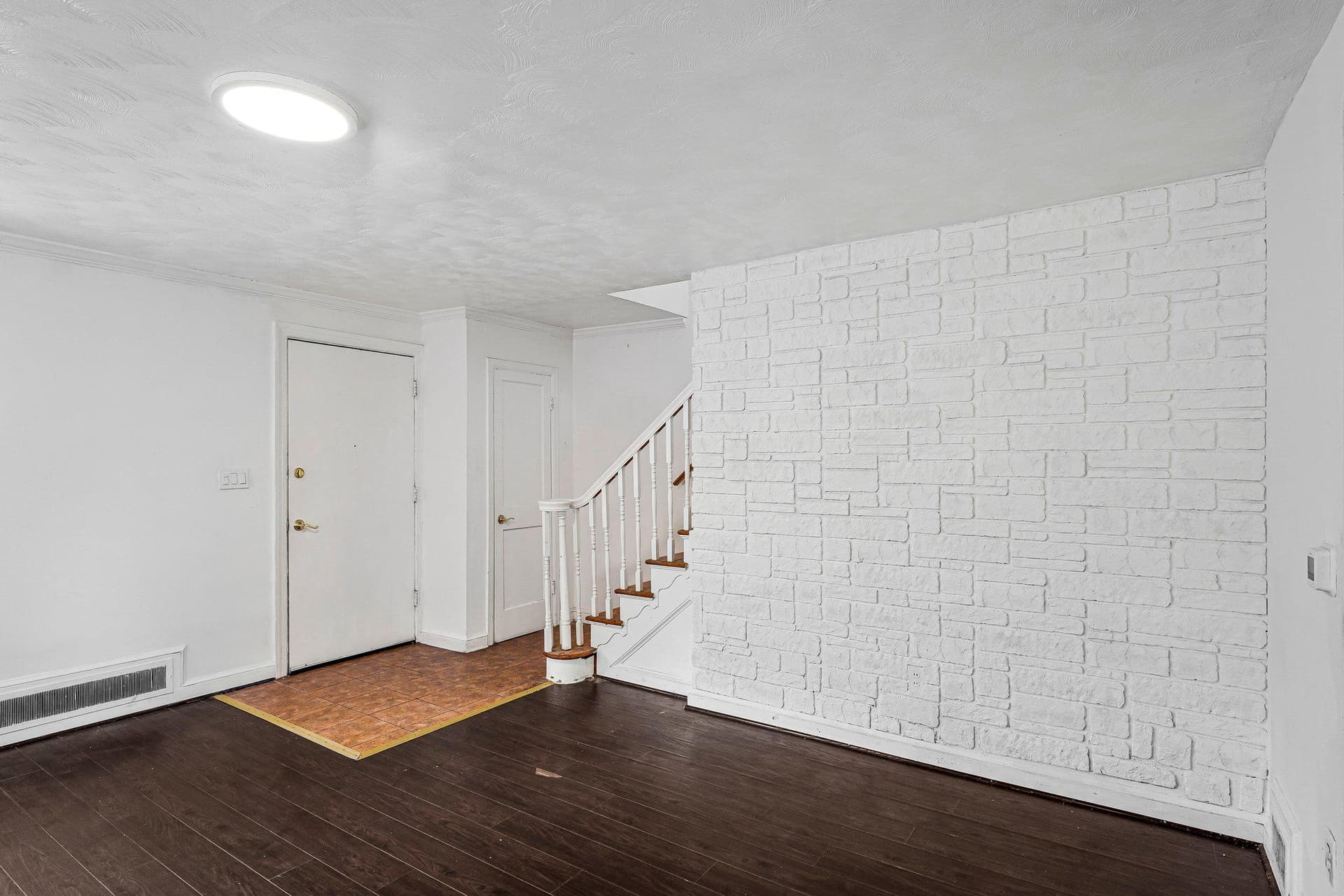 344 Oneida Street NE photo 6