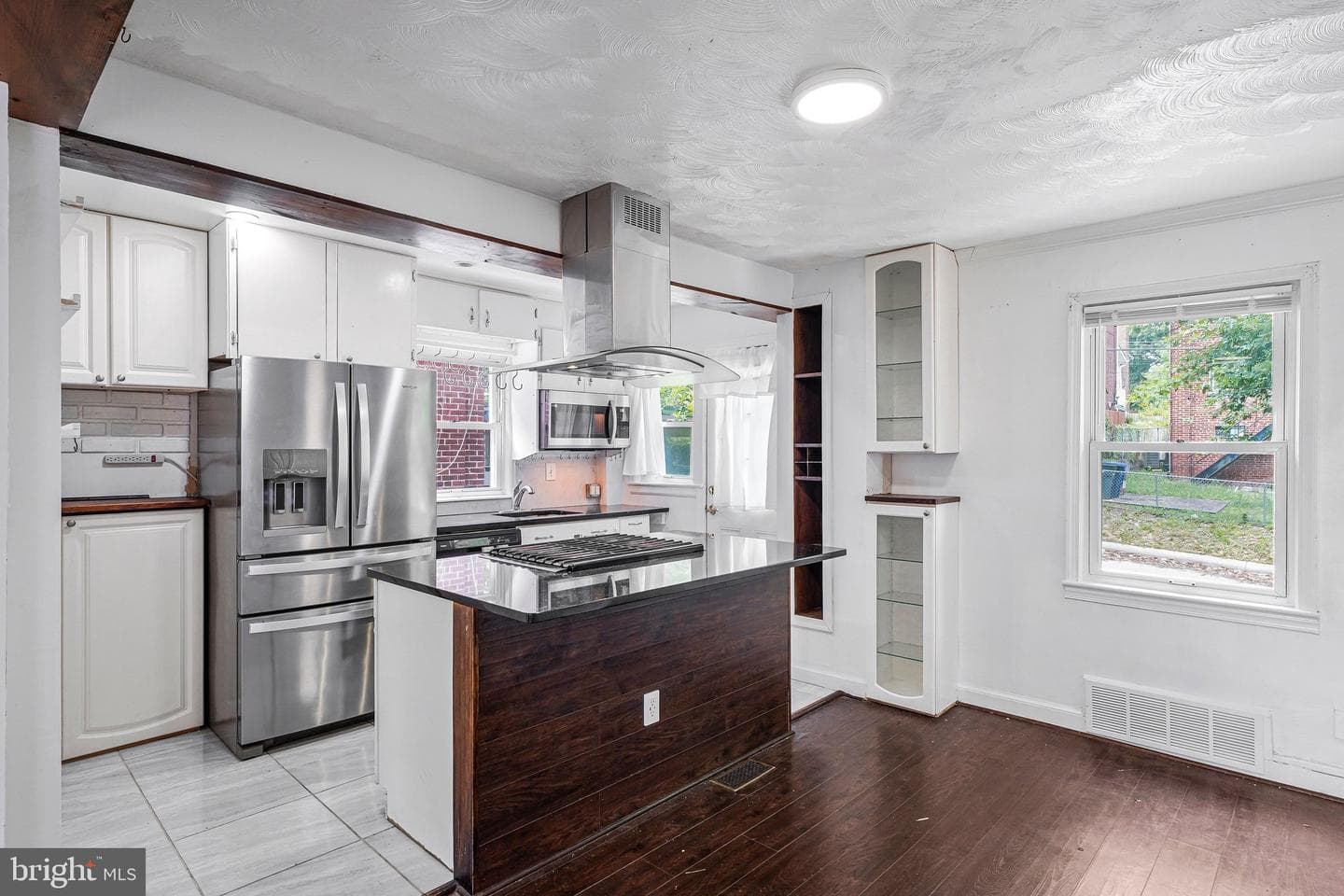 344 Oneida Street NE photo 8
