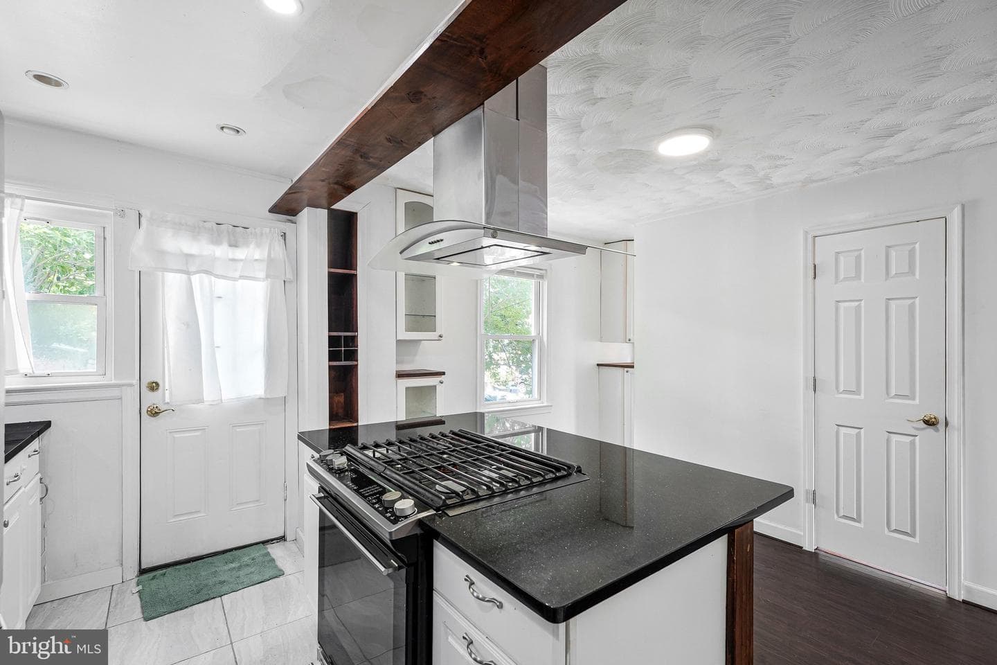 344 Oneida Street NE photo 9