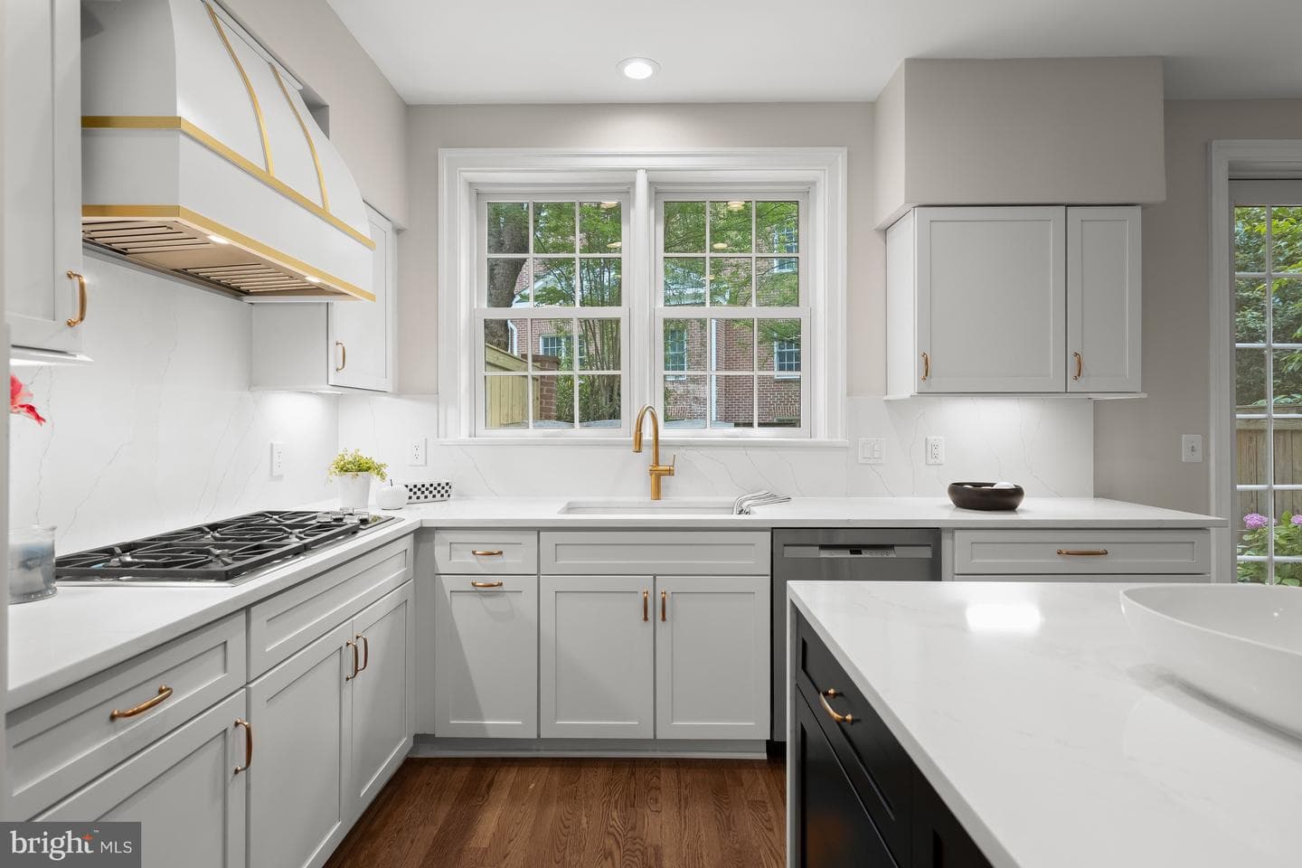 4050 Mansion Drive NW photo 8