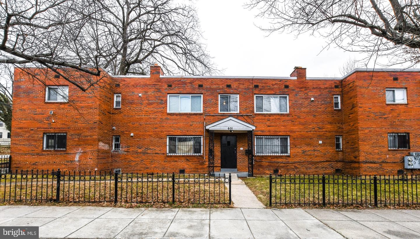 601 58th Street NE #3, Washington