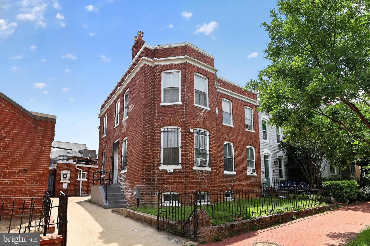 653 11th Street NE photo 17