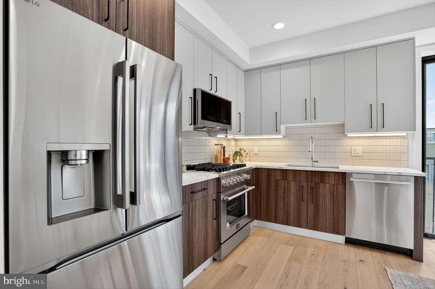 2440 Ontario Road NW photo 4