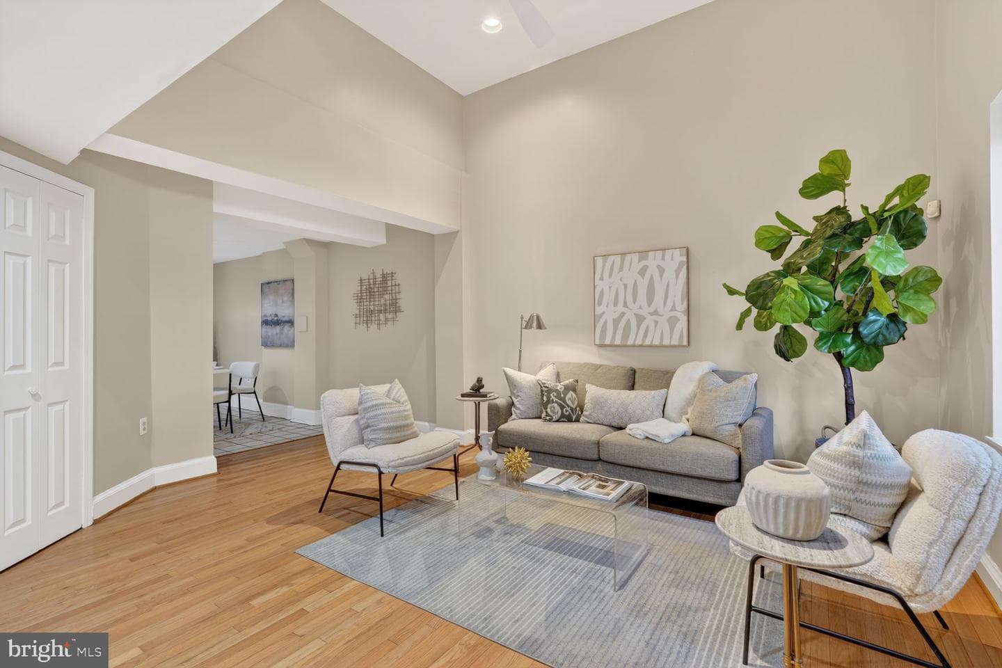 523 8th Street NE #t2 photo 2