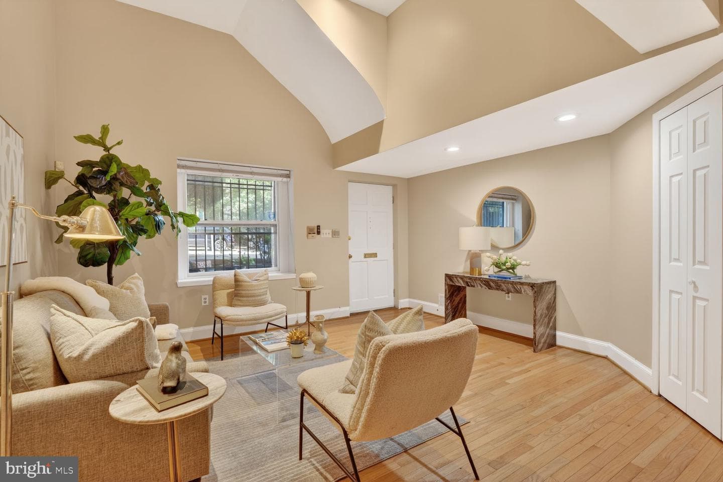 523 8th Street NE #t2 photo 4