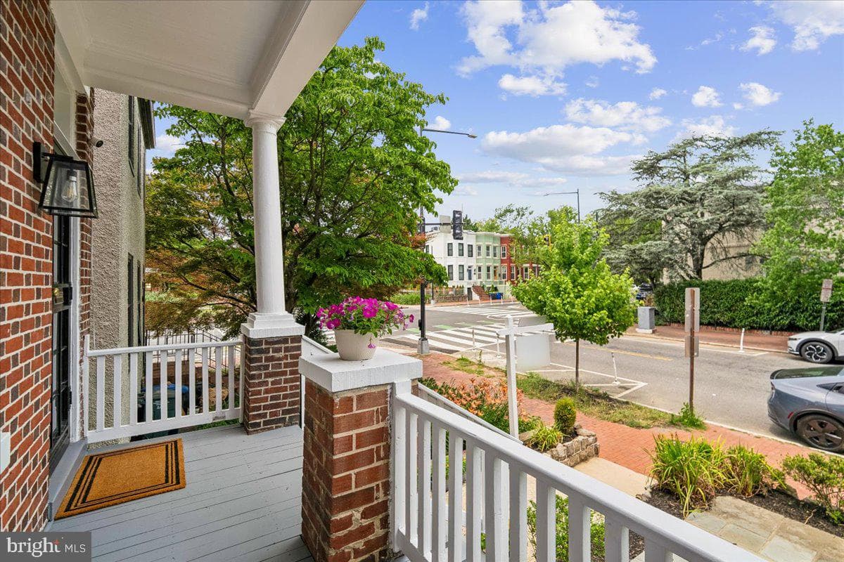 1105 G Street SE photo 4