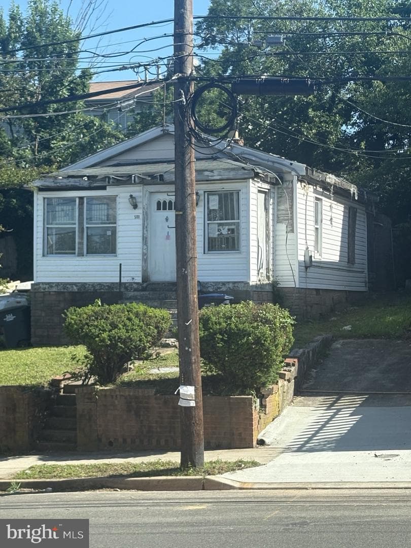 5111 Call SE, Washington