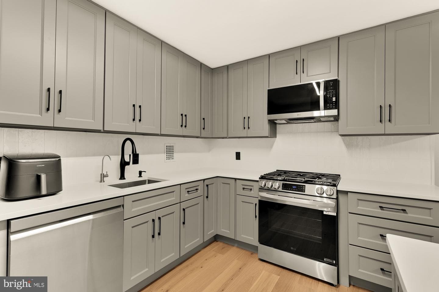 3001 Veazey Terrace NW #709 photo 12