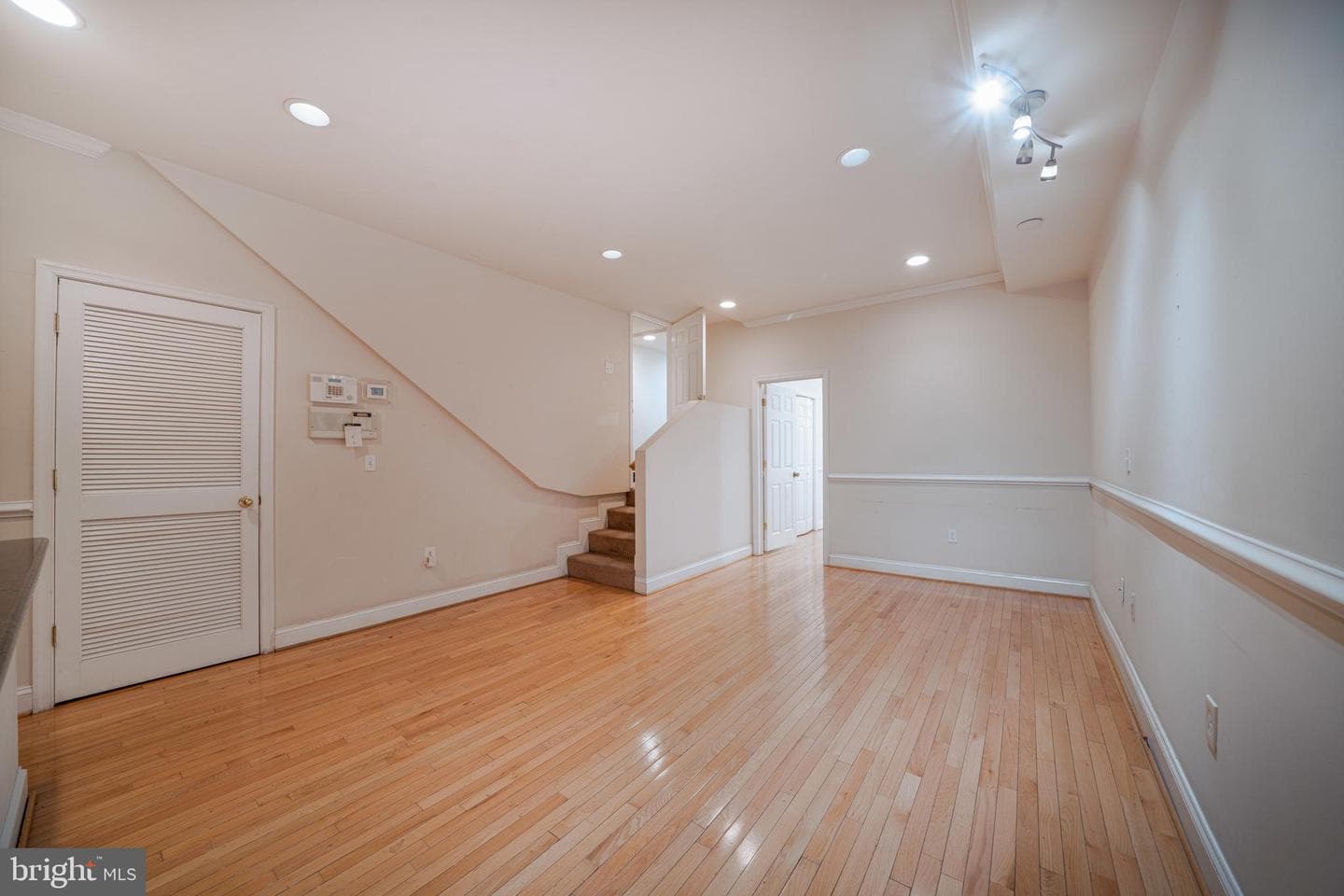 1371 Monroe NW photo 11