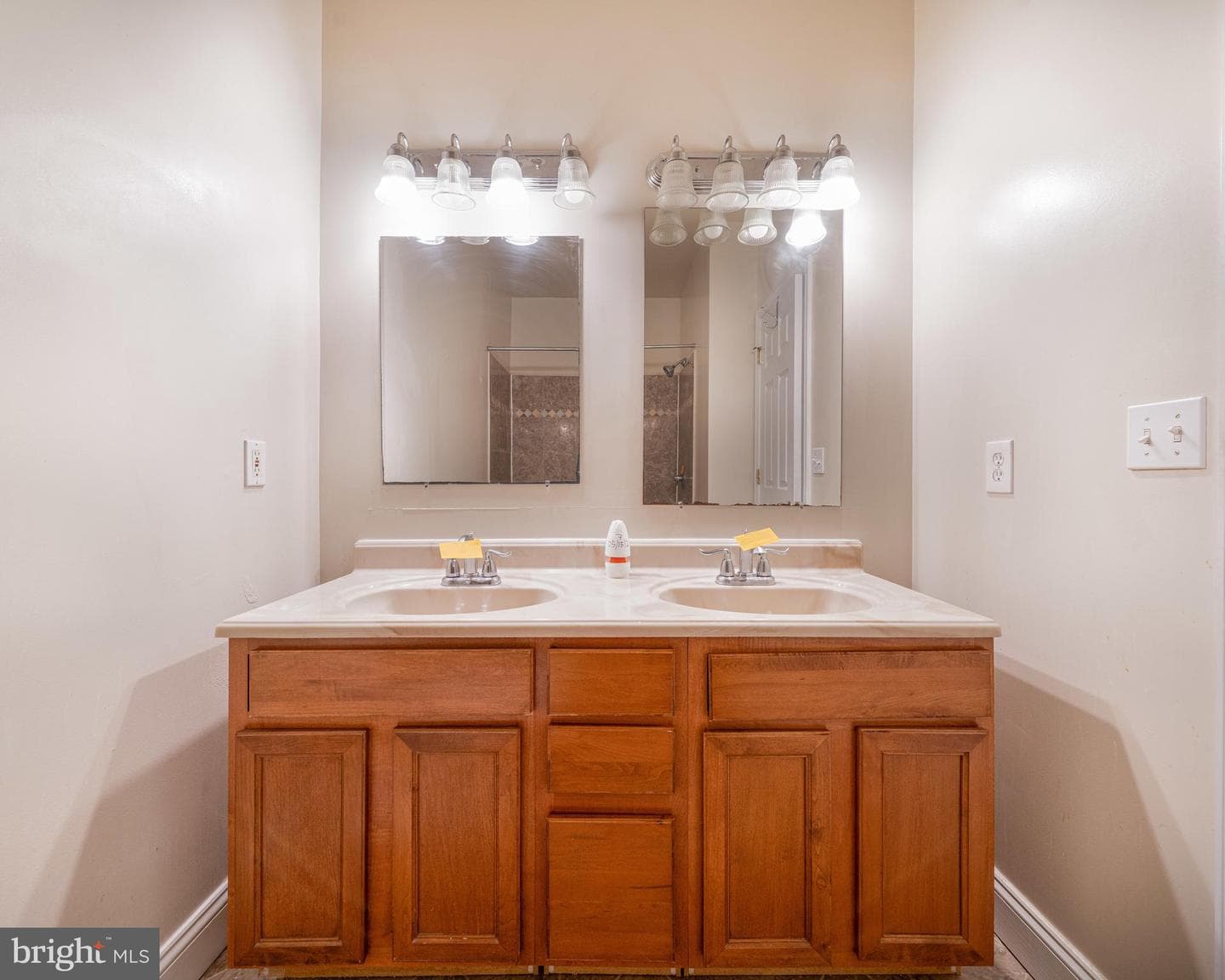 1371 Monroe NW photo 49