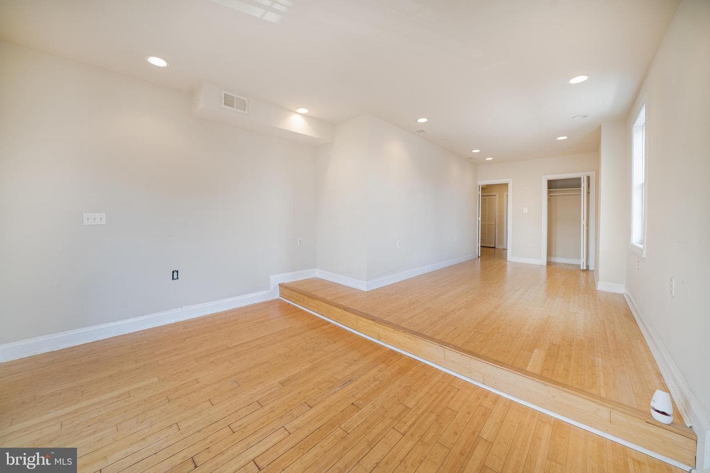 1371 Monroe NW photo 77