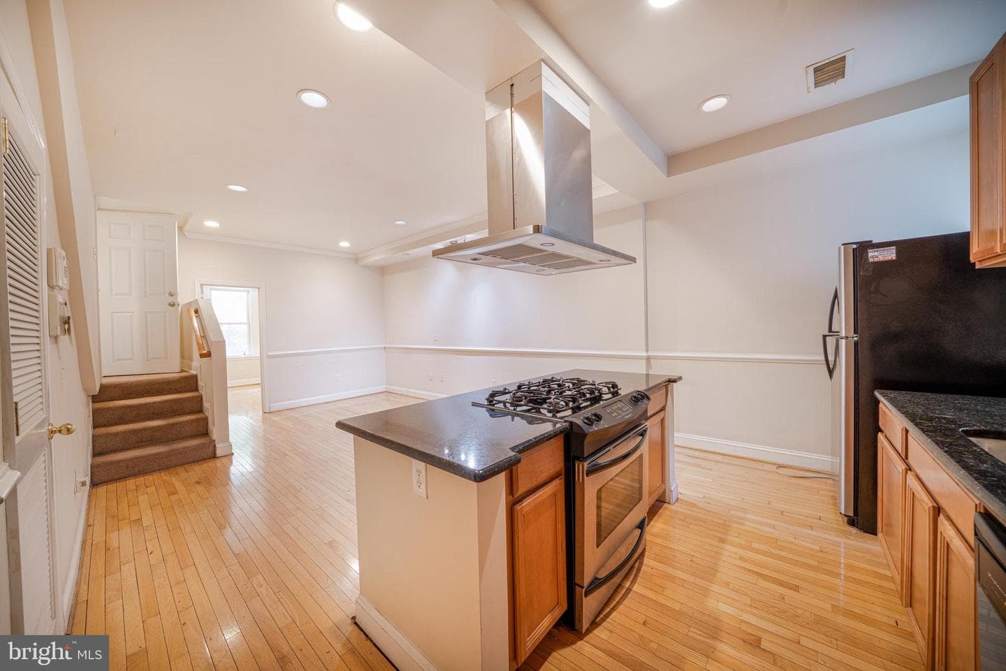 1371 Monroe NW photo 8