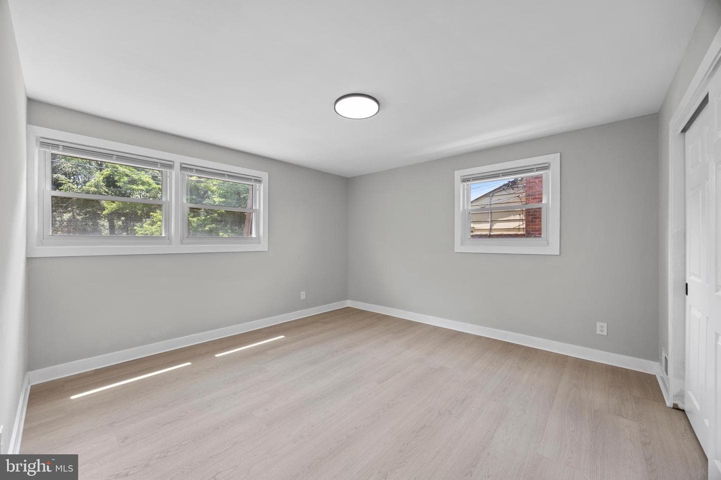 852 Burns Street SE photo 31