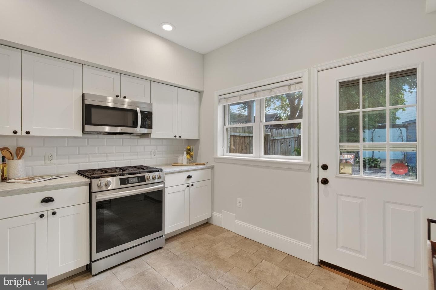 236 Warren Street NE photo 12