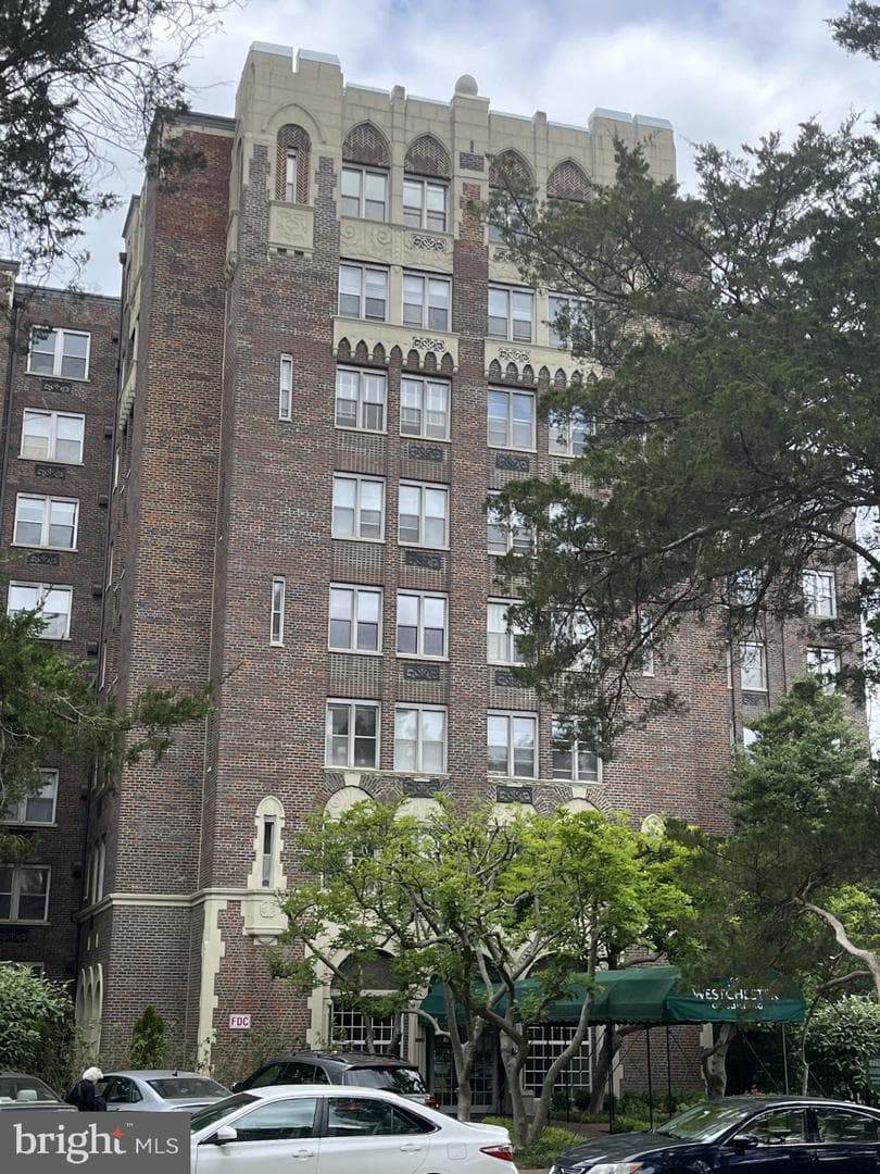 4000 Cathedral Avenue NW #608-B photo 2