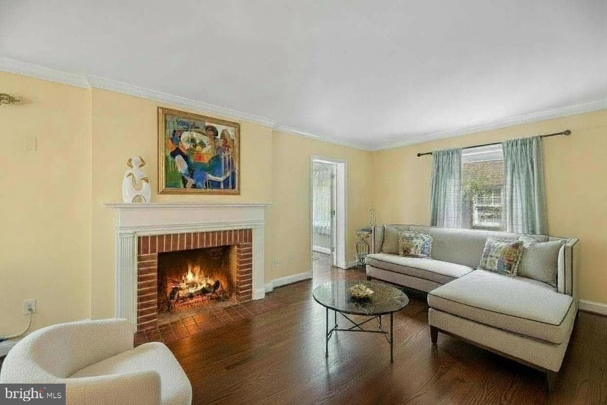 4600 Warren Street NW photo 14