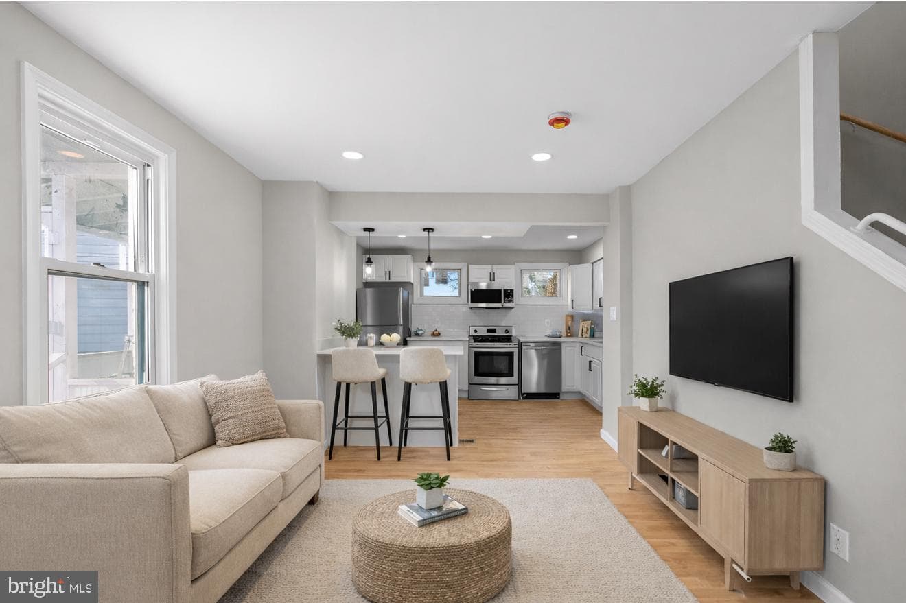 852 50th Place NE, Washington