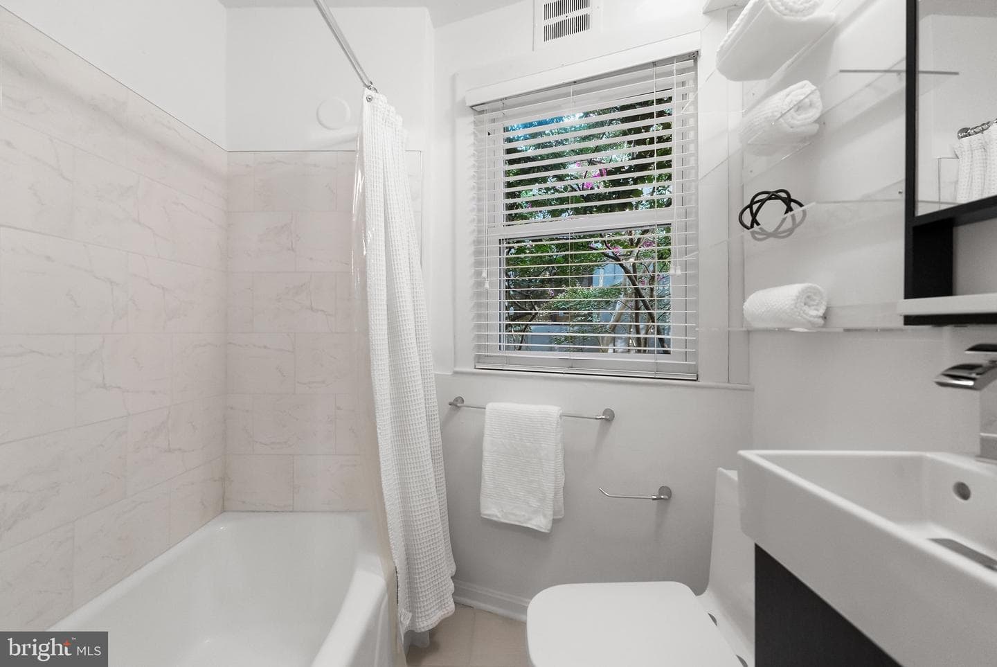 2201 Observatory Place NW photo 16