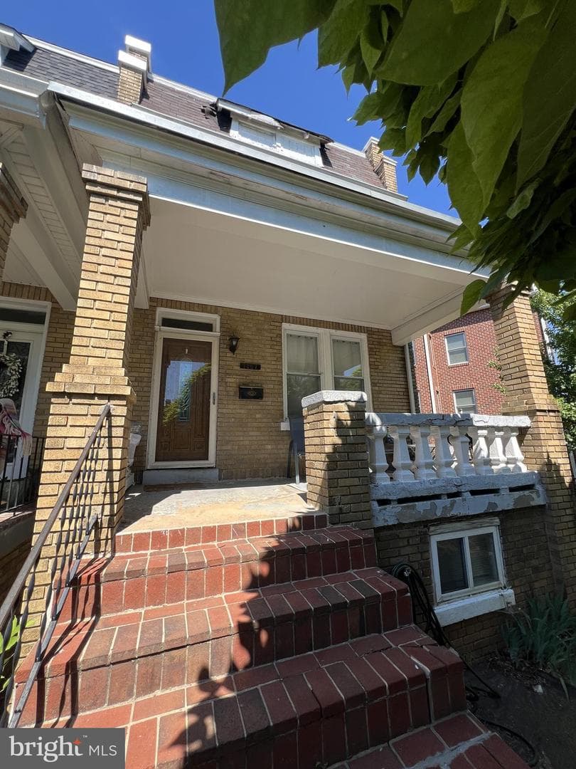 1267 Holbrook Terrace NE, Washington