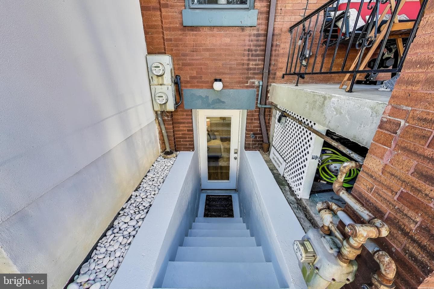 1406 Meridian Place NW #b photo 4