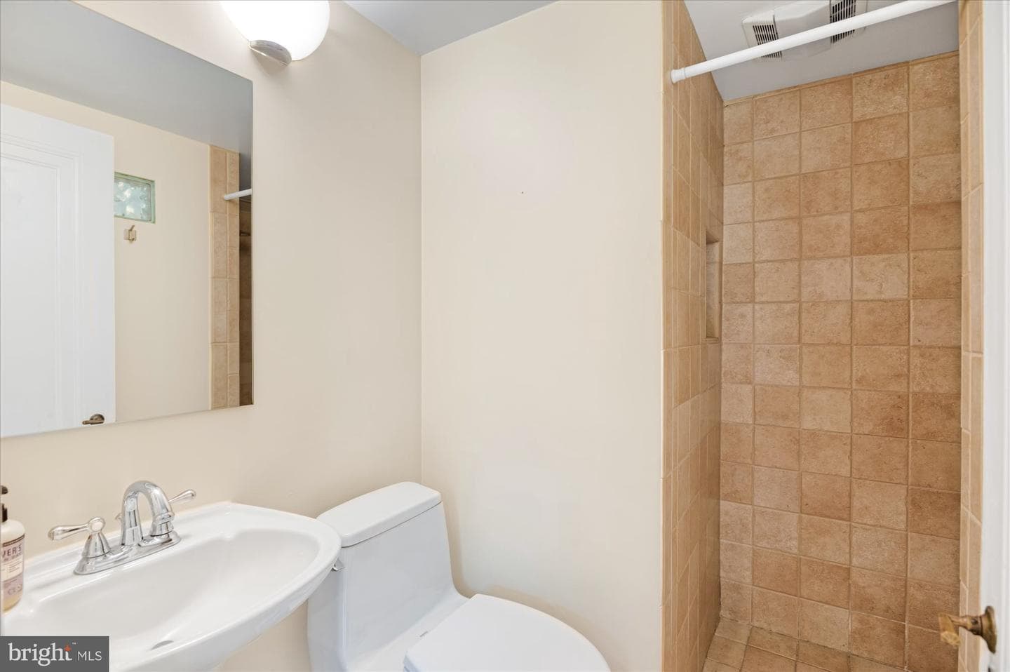 1661 Crescent Place NW #102g photo 23