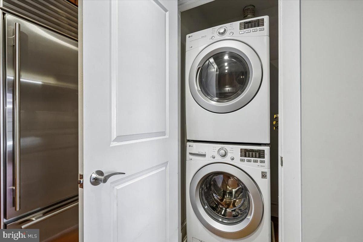 215 I Street NE #103 photo 16