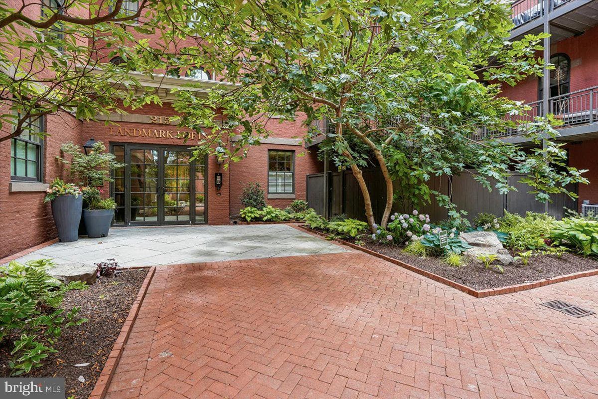 215 I Street NE #103 photo 18