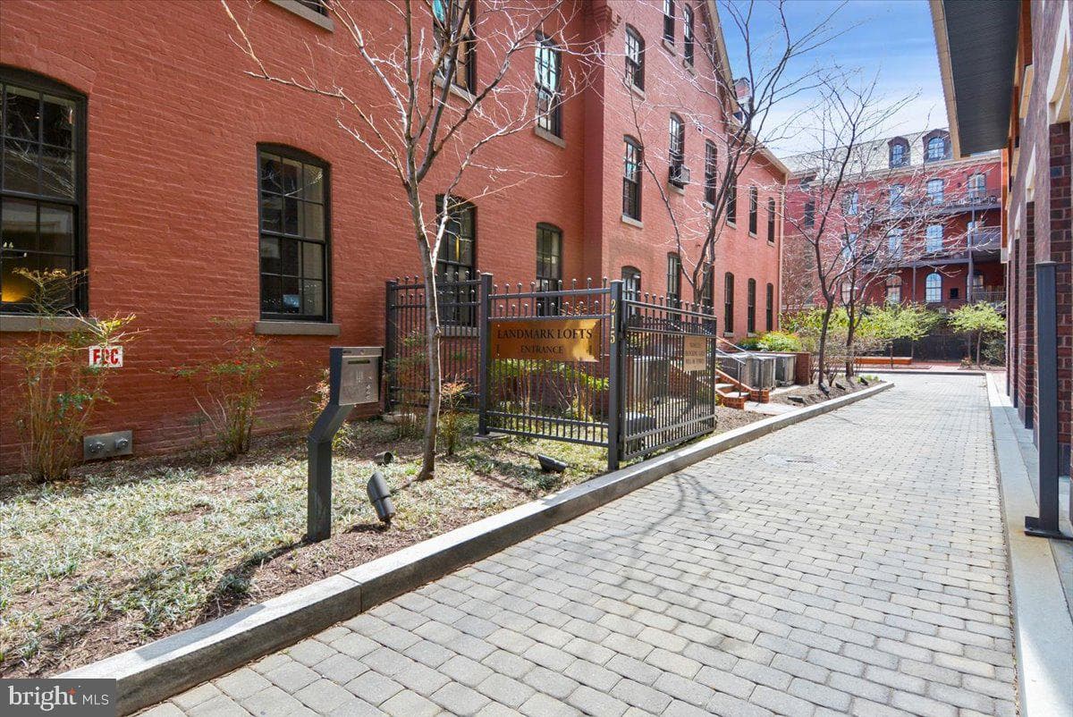 215 I Street NE #103 photo 30