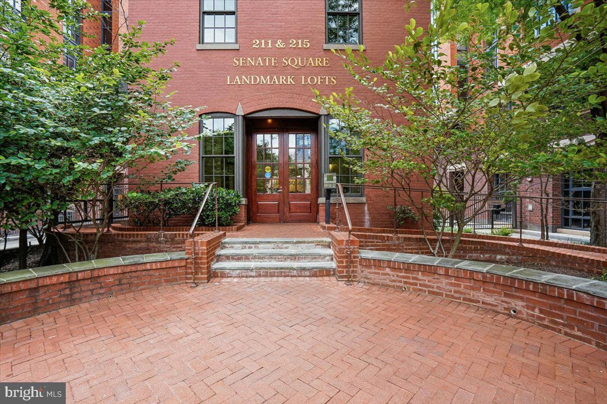 215 I Street NE #103 photo 31