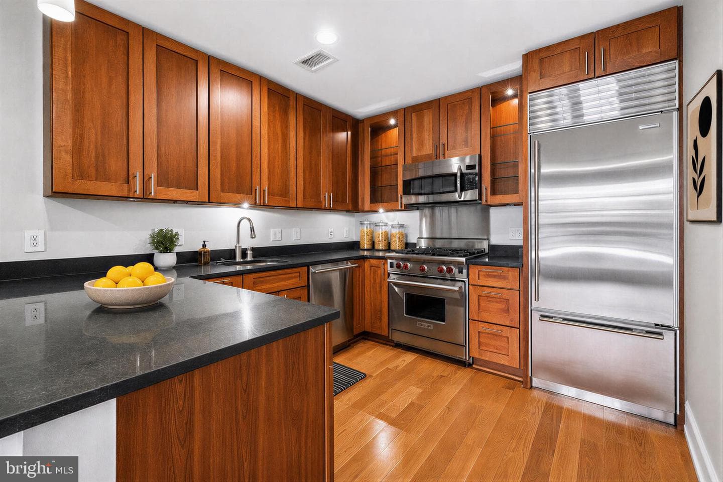 215 I Street NE #103 photo 8