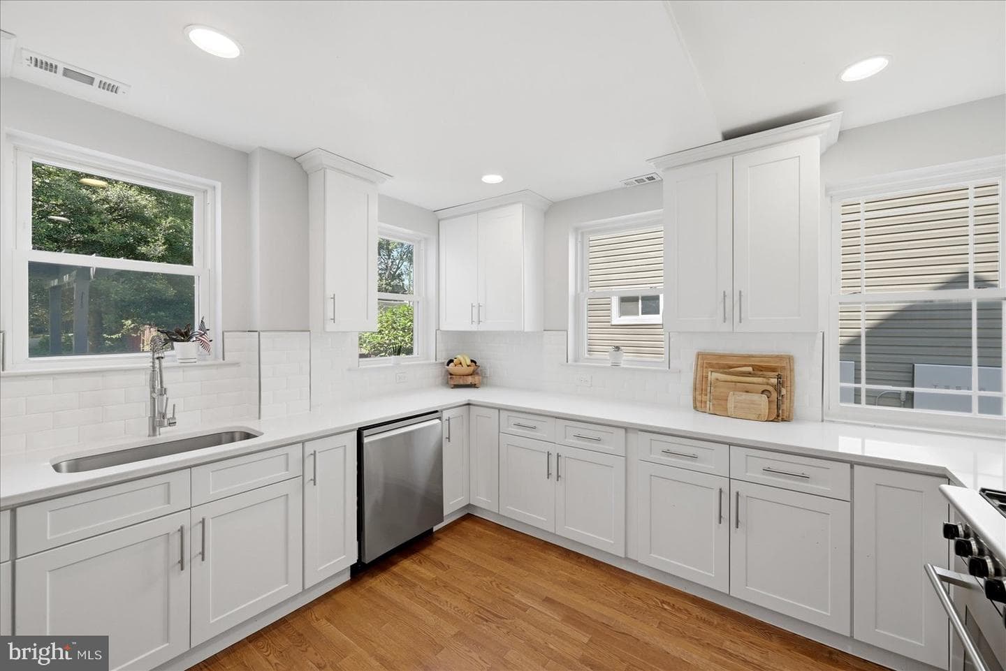 1719 Evarts Street NE photo 4