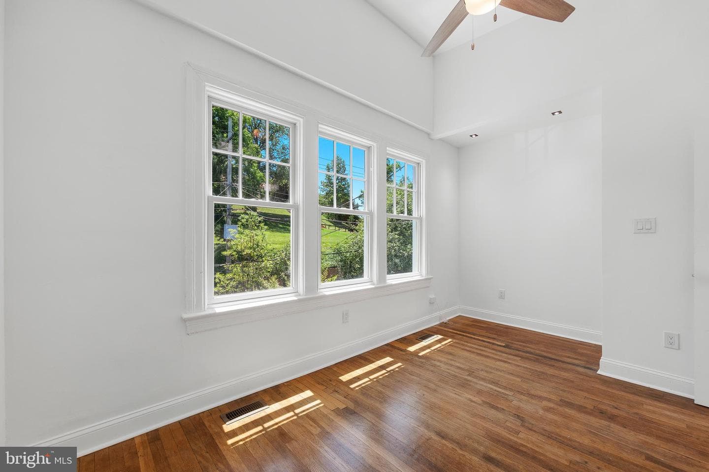 1436 W St. SE photo 18