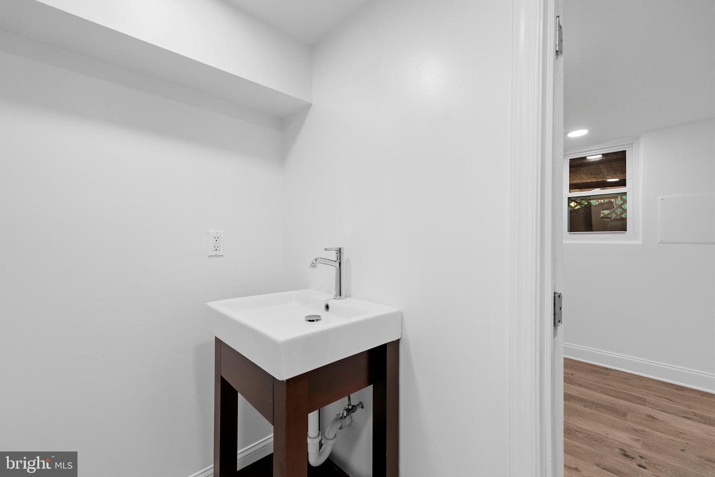1436 W St. SE photo 31