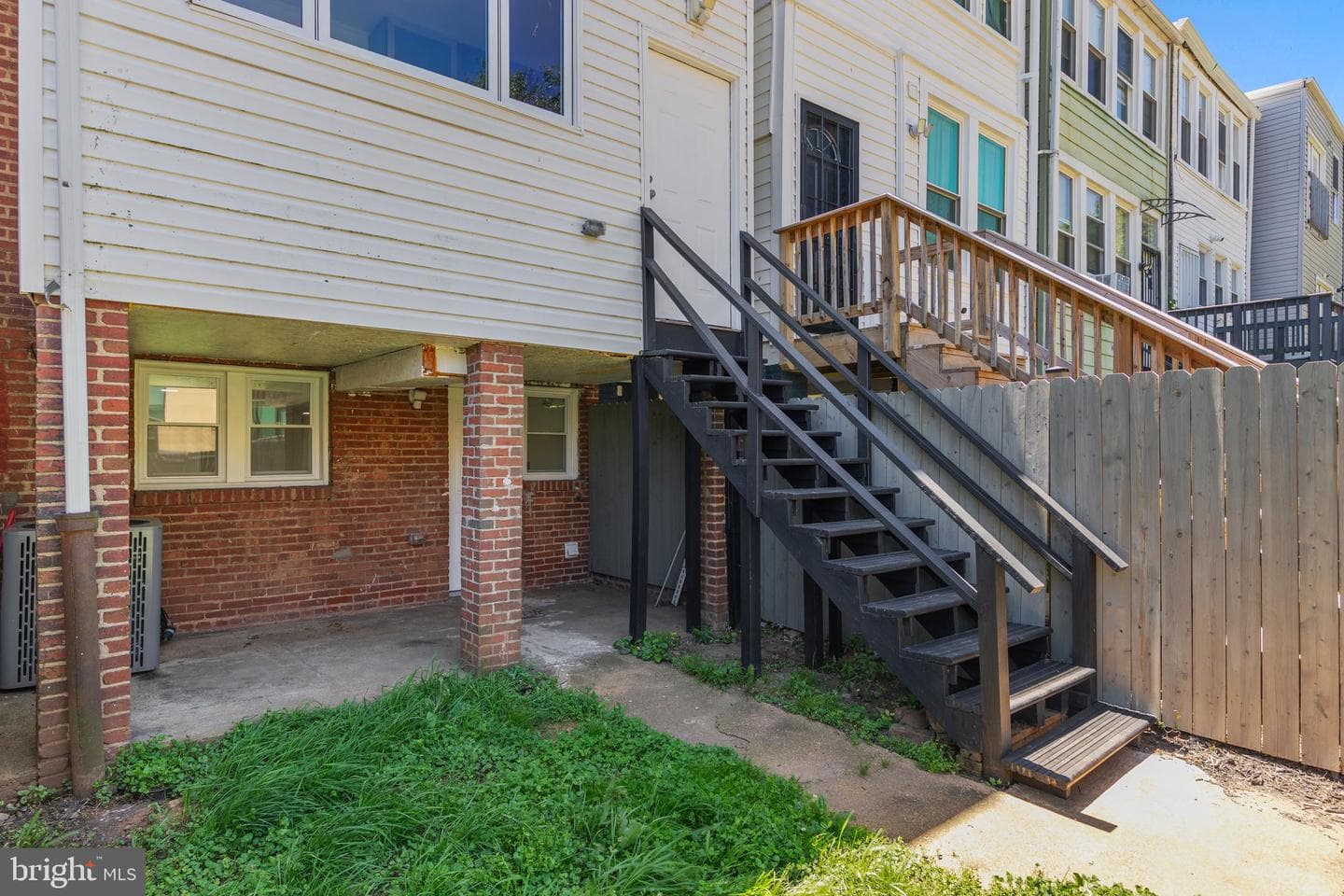 1436 W St. SE photo 37