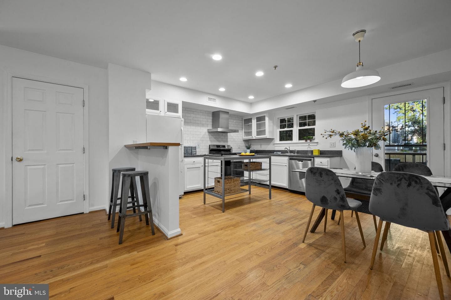 649 16th Street NE photo 8